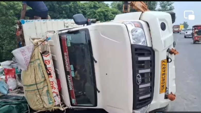 नेशनल हाइवे पर सामने गौवंश आ जाने से पलटी पिकअप तीन सत्संगियों की मौत 15 घायल