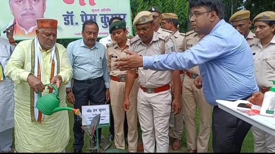 जय प्रकाश उद्यान प्रांगण में 75 वांं वन महोत्सव का मंत्री ने उद्घाटन किया।