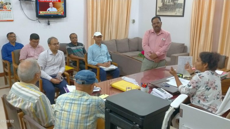 डीएम ने की स्वास्थ्य विभाग के कार्यों की समीक्षा