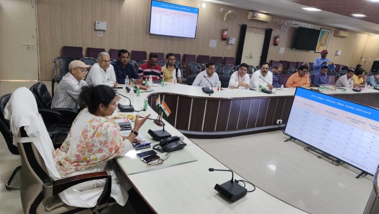 डीएम ने की संचारी व दस्तक अभियान के कार्यों की समीक्षा