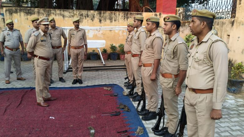 अपर पुलिस अधीक्षक नगर ने रिजर्व पुलिस लाइन में साप्ताहिक मंगलवार परेड का निरीक्षण करके आवश्यक दिशा निर्देश।