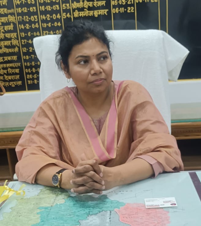 जिलाधिकारी बदायूं निधि श्रीवास्तव