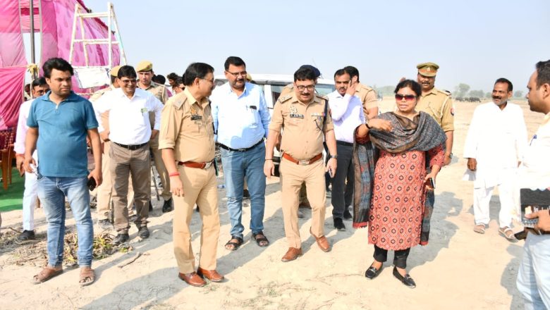 मेला ककोड़ा (मिनी कुंभ) की तैयारियों को लेकर गंगा तट पर जा कर जिलाधिकारी व एसएसपी ने किया निरीक्षण