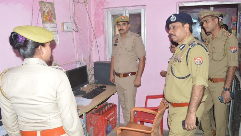 पुलिस महानिरीक्षक बरेली द्वारा बदायूं जिले के दो थानों का आकस्मिक निरीक्षण किया।