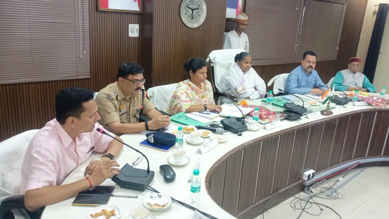 मन बनाकर अपना सर्वश्रेष्ठ प्रदर्शन करें अधिकारी विकास कार्यों में ना आए कोई रुकावट,प्रभारी मंत्री