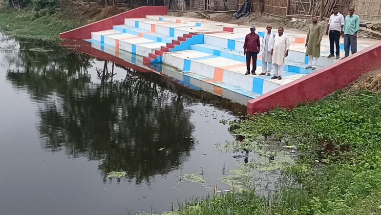 कई छठ घाट खतरनाक, प्रशासनिक स्तर पर अब तक नहीं की गई सफाई, पंचायत प्रतिनिधि ने किया निरीक्षण