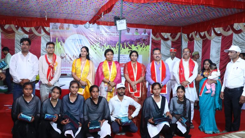 भगीरथ घाट कछला पर हुआ गंगा उत्सव का भव्य आयोजन।