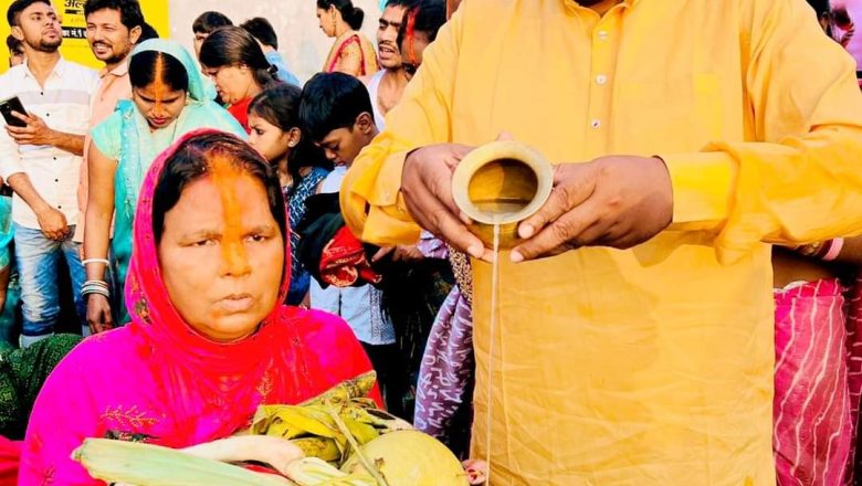 सहरसा।उगते सूरज को अर्घ्य के साथ लोक आस्था के महापर्व छठ का समापन, घाटों पर उमड़ी भीड़