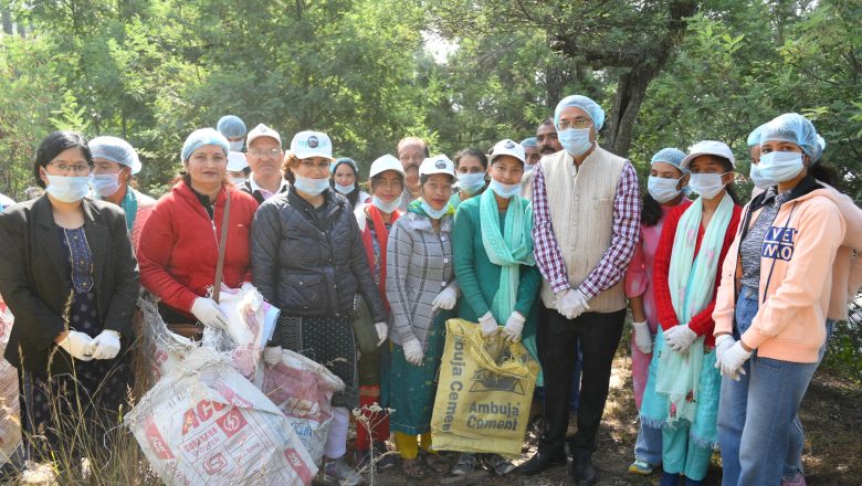 अल्मोड़ा: ग्रीन वॉक कार्यक्रम के तहत युवाओं ने निष्प्रयोज्य कूड़ा एकत्रित कर पर्यावरण संरक्षण का संदेश दिया