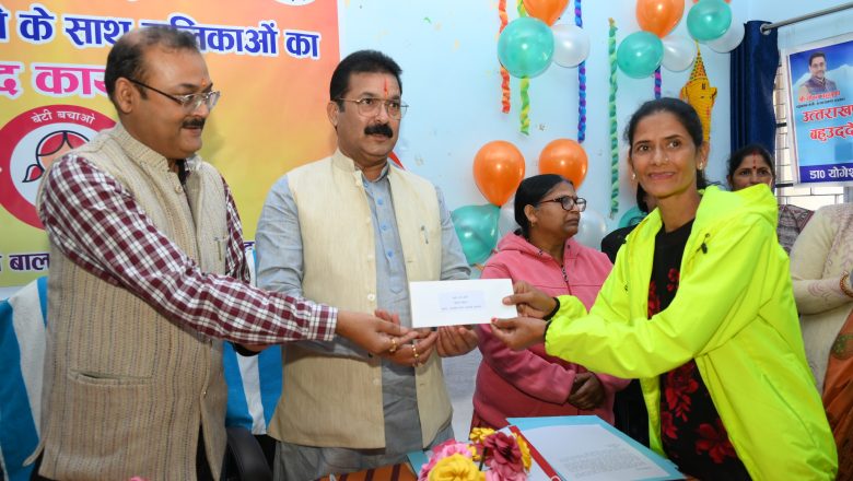 अल्मोड़ा: राज्य स्थापना दिवस पर आयोजित कार्यक्रमों में जनपदवासियों ने दिखाया उत्साह