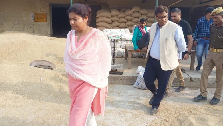 बदायूं।डीएम ने किया धान व बाजरा क्रय केन्द्र का औचक निरीक्षण