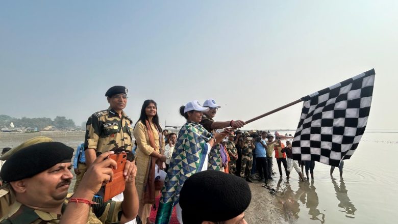 बदायूं।डीएम ने राफ्टिंग दल को झंडी दिखाकर किया रवाना