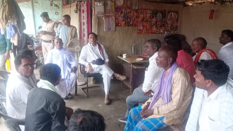 सहरसा।राष्ट्रीय जनता दल राजद (राजद) के राष्ट्रीय उपाध्यक्ष सह पूर्व सांसद चौधरी महबूब अली कैसर ने तटबंध के भीतर दियारा – फरकिया के कई गांवों का भ्रमण कर आम लोगों का जाना हालचाल