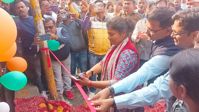 डीएम ने किया नेकी की दीवार का फीता काटकर उद्घाटन