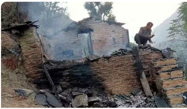 दो मंजिला आवासीय गौशाला में लगी आग, 14 पशु जिंदा जले