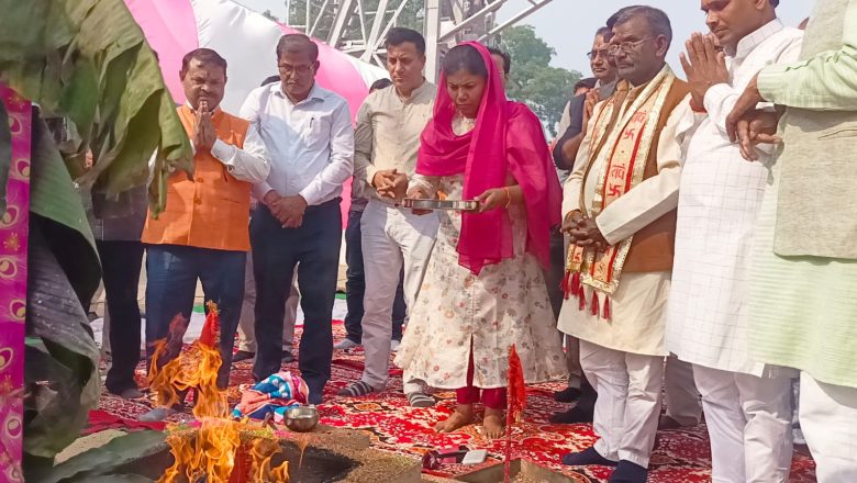 डीएम ने किया शेखूपुर चीनी मिल के पेराई सत्र का शुभारंभ 