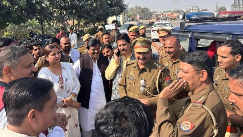 संभल जाने को निकला सपा का प्रतिनिधिमंडल प्रशासन ने नहीं करने दिया प्रवेश कुछ को किया हाउस अरेस्ट