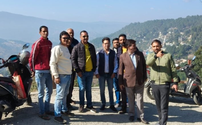 गैस गोदाम मार्ग की सुधरेगी दशा, सभासद ने लोक निर्माण विभाग के साथ किया स्थलीय निरीक्षण