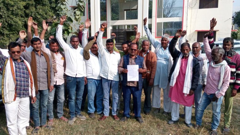 आजमगढ़।विद्युत संविदा मजदूर संगठन ने शांति तरीके से किया विरोध प्रदर्शन