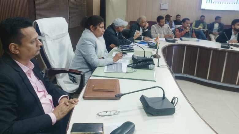डीएम की अध्यक्षता में हुई जिला स्वास्थ्य समिति की बैठक
