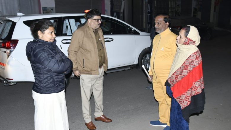 डीएम एवं एसएसपी ने विभिन्न स्थलों मे पैदल गश्त कर लिया कानून एवं सुरक्षा व्यवस्था का जायजा