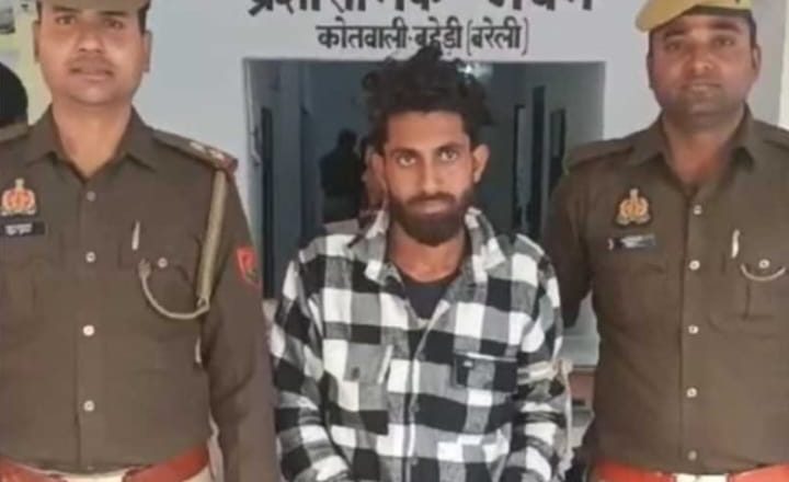 हथकड़ी की रस्सी सरकाकर दिया सिपाही को धक्का देकर कोर्ट से फरार हो गया बाइक चोर पुलिस तलाश में जुटी