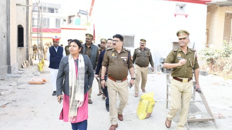 डीएम व एसएसपी ने कोतवाली में किया निर्माणाधीन मैस का निरीक्षण