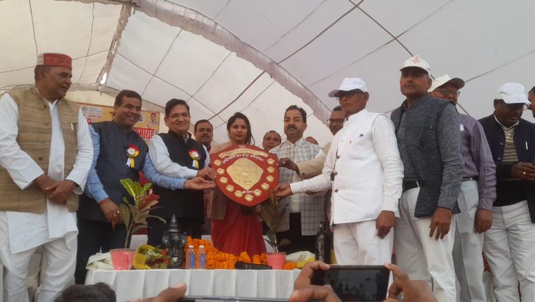 आजमगढ़।दो दिवसीय बेसिक बाल क्रीड़ा प्रतियोगिता का समापन और पुरस्कार वितरण किया गया।