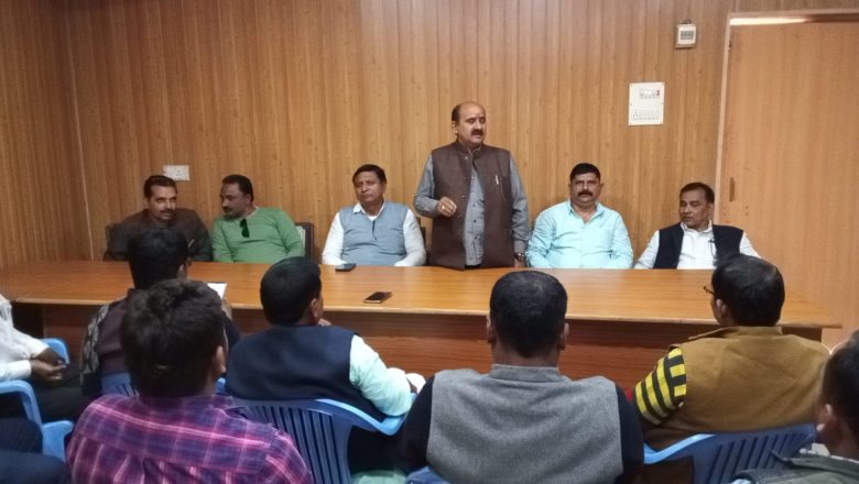 आजमगढ़।5 वर्षीय अनुरक्षण के विरोध में ठेकेदार कार्य बहिष्कार की रणनीति बनाएं ।