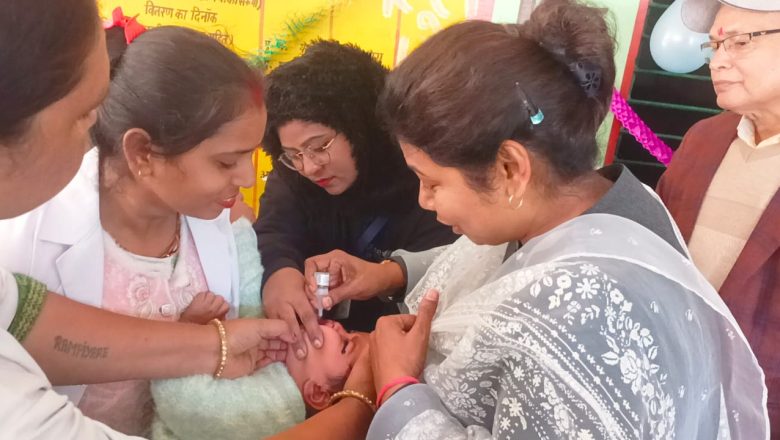 बदायूं।डीएम ने नौनिहालों को पल्स पोलियो ड्राप पिलाकर की अभियान की शुरुआत।