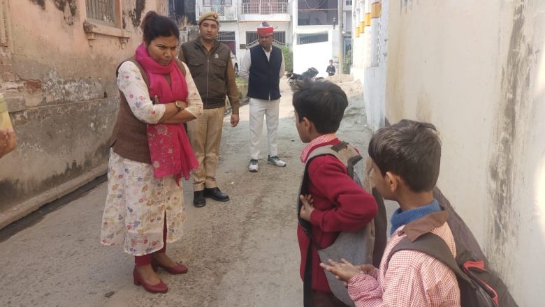 डीएम ने किया प्राथमिक विद्यालयों का औचक निरीक्षण