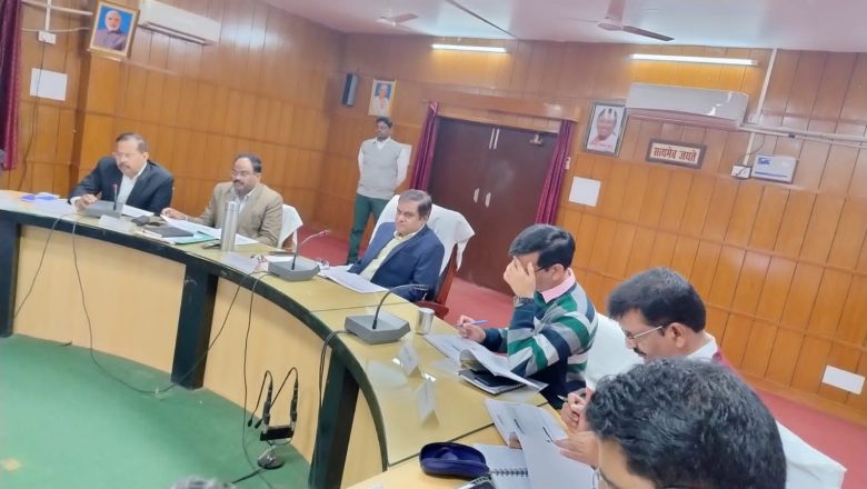 आजमगढ़।जल जीवन मिशन के तहत गांवों में वाटर सप्लाई की चेकिंग करायें-मण्डलायुक्त