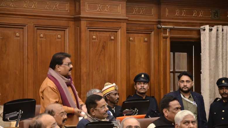 विधान परिषद सदस्य ने थानों में महिला शौचालय व विद्यालयो के निकट दुकानों पर बीड़ी पान गुटखा पर प्रतिबंध लगायें जाने की मांग उठाई ।