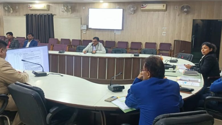 डीएम की अध्यक्षता मे हुई जिला गंगा समिति की बैठक