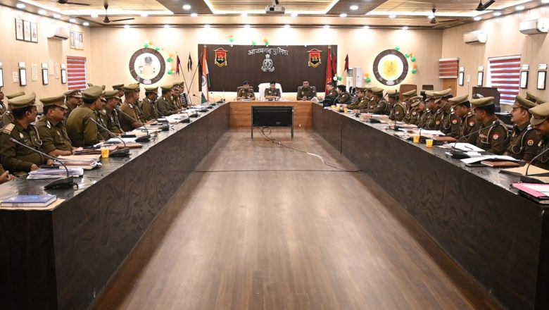 आजमगढ़ ।पुलिस लाइन सभागार में हुआ वादी दिवस का आयोजन,की गयी समीक्षा ।