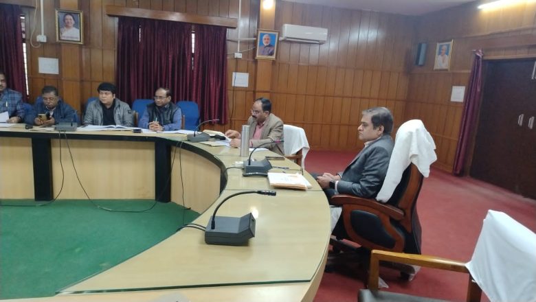 आजमगढ़।मण्डलायुक्त ने की एक करोड़ से ऊपर की निर्माणाधीन परियोजनाओं की समीक्षा।