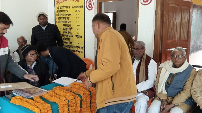 बलिया।कुशवाहा महासभा के तत्वाधान मे मित्र परिषद प्रयागराज द्वारा आयोजित प्रतिभा खोज परीक्षा जूनियर हाईस्कूल नगरा में संपन्न