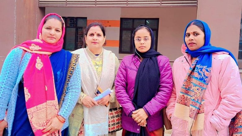 आजमगढ़।आंगनवाड़ी कार्यकत्रियों ने जिला अधिकारी को सौपा ज्ञापन