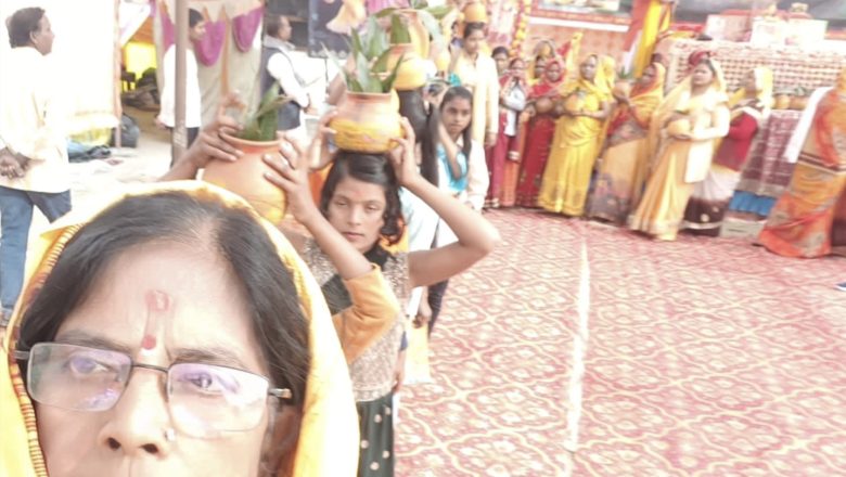 बलिया।नौ दिवसीय मद्भागवत कथा के शुभारम्भ में निकला कलशयात्रा