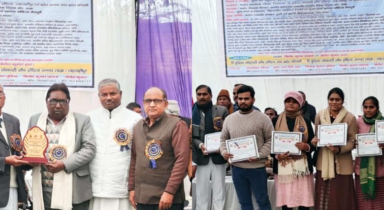 शाहजहाँपुर।बुद्धिस्ट सोसाइटी ऑफ़ इण्डिया के तत्वावधान में सावित्री बाई फुले के जन्मदिवस किया गया छात्राओं को सम्मानित