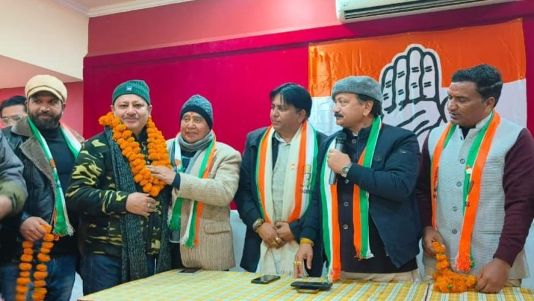 अल्मोड़ा।कांग्रेस के हुए अजीत, करन माहरा ने कराया समलित