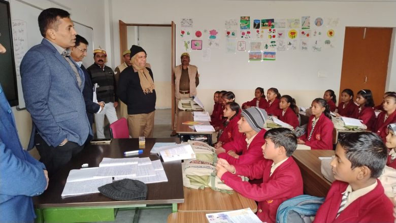 आजमगढ़।मण्डलायुक्त का औचक निरीक्षण: अटल आवासीय विद्यालय में मिली अनेक अनियमिततायें