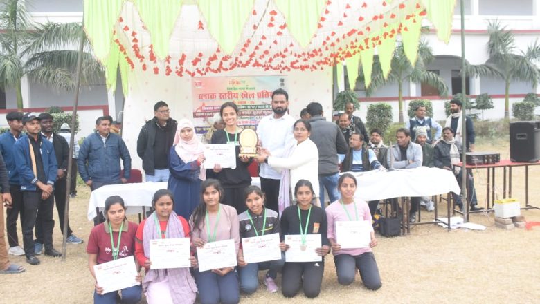 आजमगढ ।मेरा भारत नेहरू युवा केंद्र के तत्वावधान में खुरासो में हुआ दो दिवसीय खेलकूद कूद प्रतियोगिता का आयोजन ।