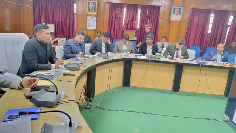 आजमगढ़।पॉंच परियोजनाओं की गुणवत्ता और प्रगति की जॉंच सीडीओ की अध्यक्षता में गठित समिति के माध्यम से कराये जाने के दिये निर्देश