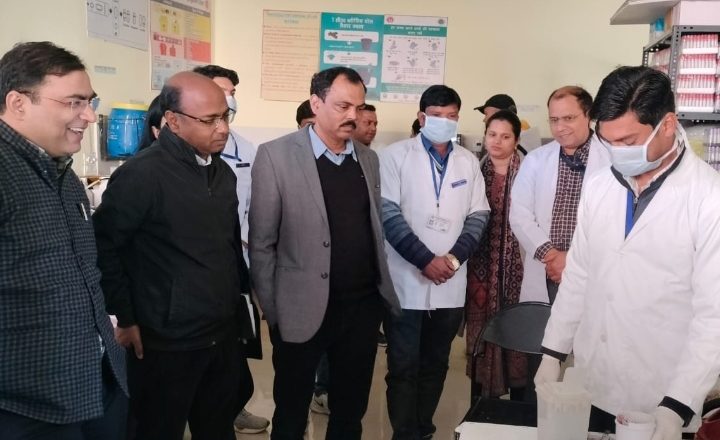 हापुड़।सीएचसी गढ़मुक्तेश्वर पहुंची आठ सदस्यों की टीम ने किया असेस्मेंट