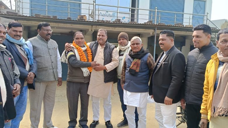 आजमगढ़।बसपा के जिला प्रभारी बने पलटन राम बनाये जाने पर कार्यकर्ताओं में खुशी की लाट दौड़ उठी ।