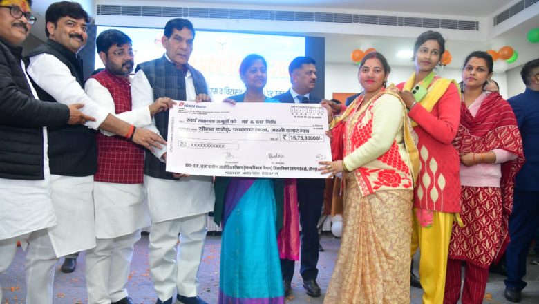 जौनपुर पहुंचे प्रभारी मंत्री ए.के शर्मा ने कहा उत्तर प्रदेश प्राचीन समय से था विकसित कभी नहीं था बीमारू राज्य, मुख्यमंत्री के नेतृत्व में विकास के पथ पर अग्रसर है उत्तर प्रदेश। 