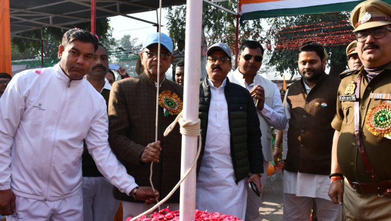 बदायूँ।वन मंत्री ने पुलिस लाइन में किया ध्वजारोहण