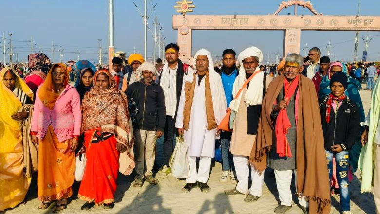 बलिया। सैकड़ों लोगों को लेकर कुम्भ पहुँचे अधिसिजुआ के प्रधान प्रतिनिधि मनोज निषाद