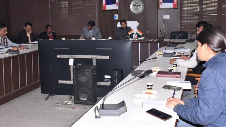 बदायूं।डीएम ने की चकबंदी विभाग के कार्यों की समीक्षा